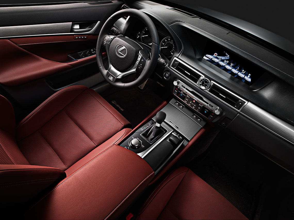6-GS-1073_FSport_Cockpit_a8